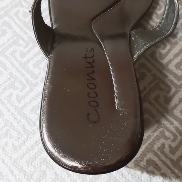 Coconuts flip flop sander pewter 8 medium silver 3"heel floral design on strap - Picture 4 of 9
